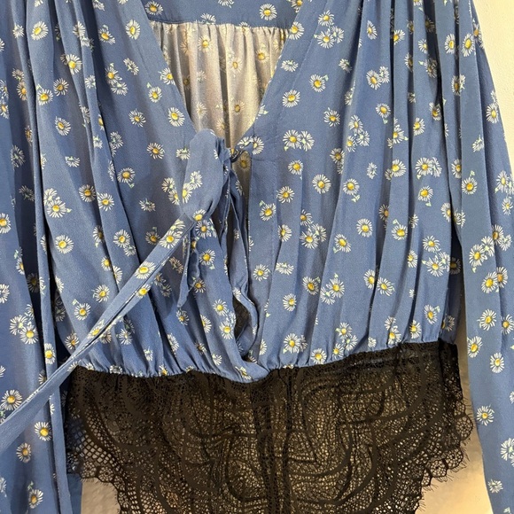 FREE People Forties Feels Bodysuit Blue Daisy Floral Bell Sleeve Black Lace L - Picture 7 of 12